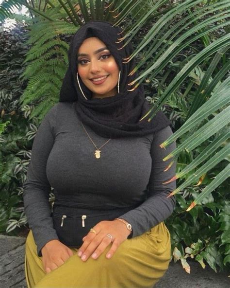 Curvy Arabian (@curvyarabian) • Instagram photos and videos